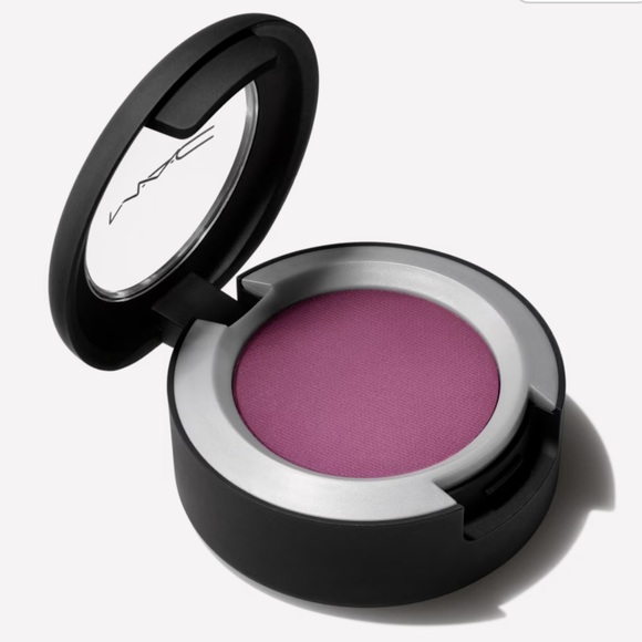 MAC • P for Potent Eyeshadow - Picture 8 of 13